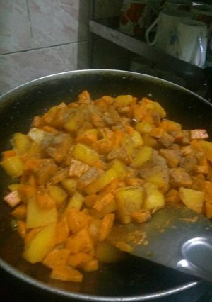 गाजर और आलू की सब्ज़ी (Carrot and potato ki sabzi recipe in hindi) रेसिपी मुख्य फोटो