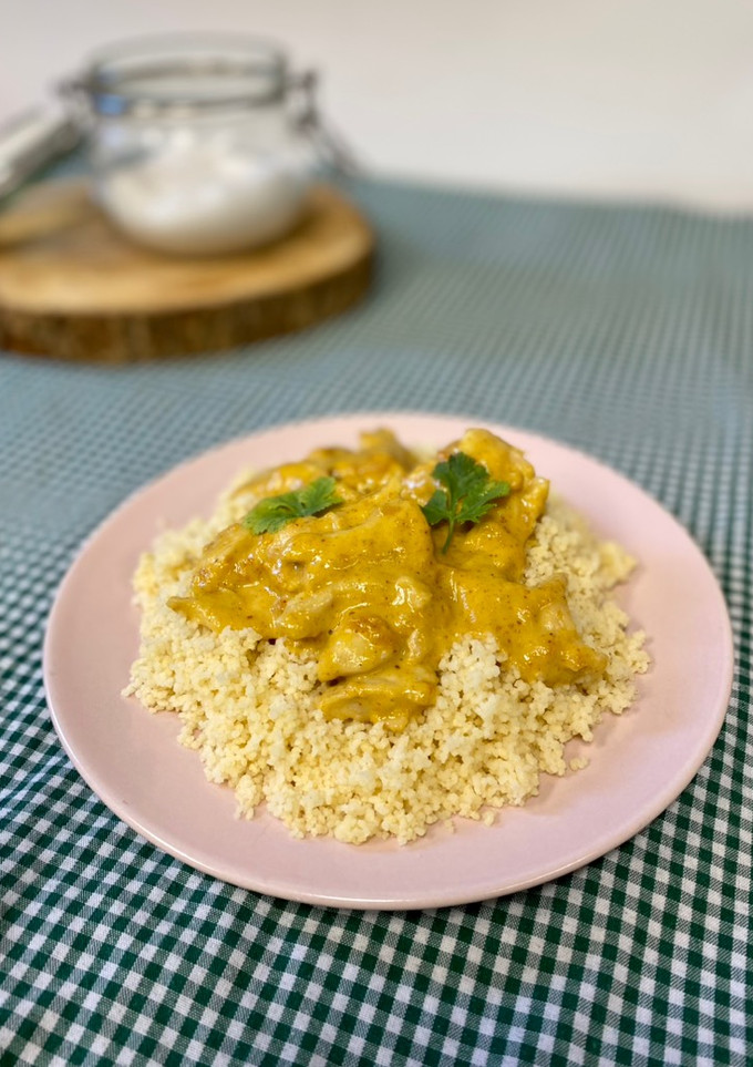 Una foto de Pollo Ras el Hanout con cuscús