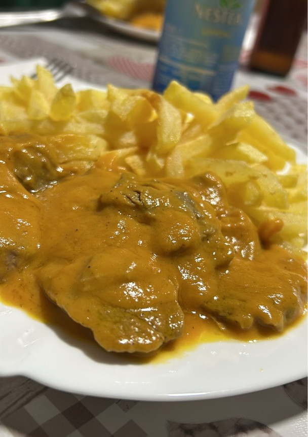 Una foto de Carne en Salsa