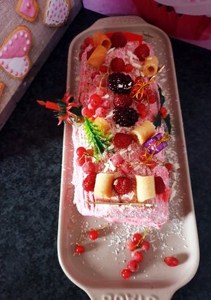 Une photo de Bûche bavaroise de Noël aux framboises et verrines mousses aux framboises 😋#recettesdefete