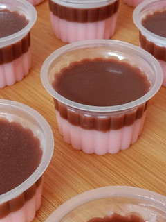 Foto resep Puding strawberry yoghurt lapis coklat
