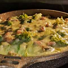 Una foto de Pastel de brócoli, bacon y queso al horno