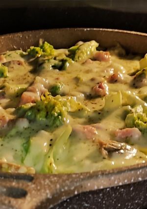 Una foto de Pastel de brócoli, bacon y queso al horno