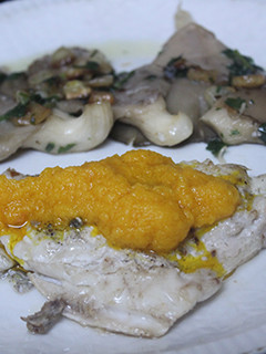 Una foto de Filete de dorada con setas