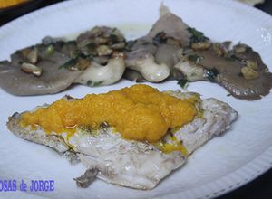 Una foto de Filete de dorada con setas