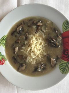 Una foto de Sopa de champiñones