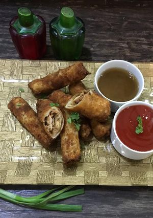 A picture of Chicken and Bread Roll.
