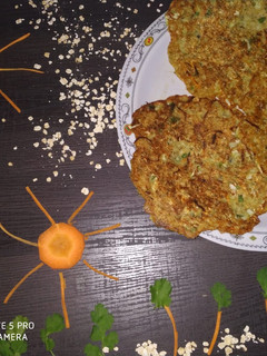 મિક્સ દાળ અને ઓટ્સ ઉત્તપમ (Mix Dal Oats Uttapam Recipe In Gujarati) રેસીપી મુખ્ય ફોટો