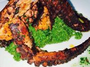 Una foto de quinoa pesto