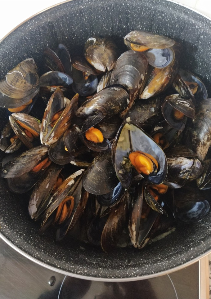 Una foto de Mejillones a la marinera (estilo de mi abuela)
