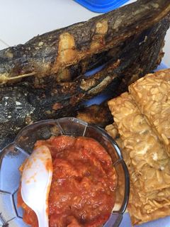 Foto resep Penyetan lele + tempe