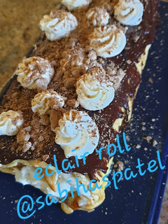 A picture of Eclair roll.