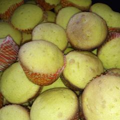A picture of Vanilla cup cakes.