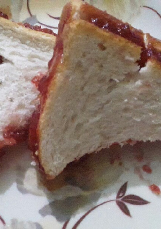 A picture of Bread with jam.
