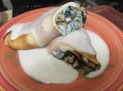 Una foto de relleno de panqueques salado