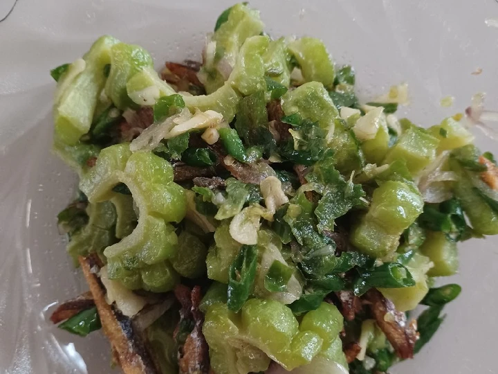 Langkah Mudah untuk Menyiapkan Resep Tumis pare teri cabe hijau yang Lezat Anti Ribet, Lezat