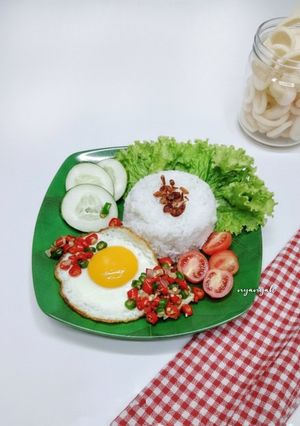 Foto resep Nasi Telur Ceplok Dengan Scallion Oil