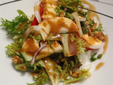 Ensalada de manzanas y nueces con vinagreta de mostaza y miel