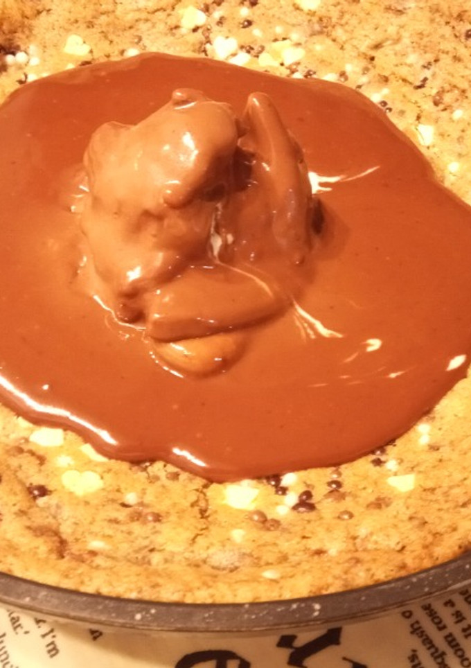 Una foto de Skillet Cookie