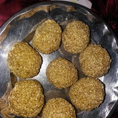 Til gud ke ladoo A picture of Til gud ke ladoo.