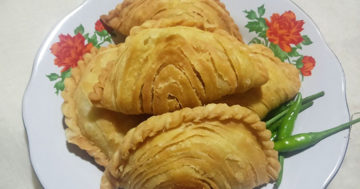Karipap (pastel ulir kentang kari)