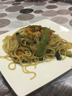 Una foto de Espaguetis con verduras