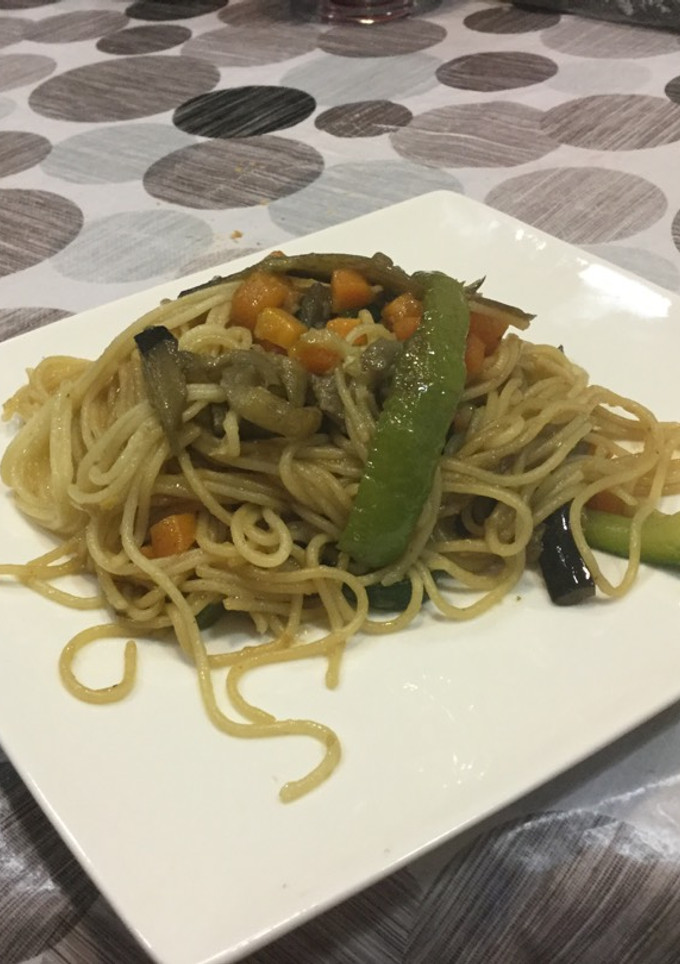 Una foto de Espaguetis con verduras