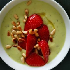 Avocado strawberry soup A picture of Avocado strawberry soup.
