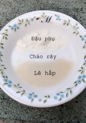Hình của món Cháo rây, lê hấp và đậu phụ.