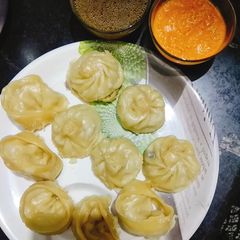A picture of Chicken Momos/dumpling.