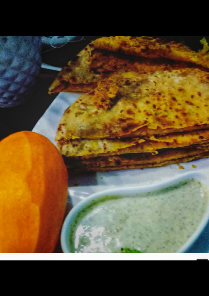 A picture of Chana daal paratha.
