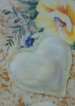 Una foto de Sorrentinos. corazones rellenos de calabaza con queso mozzarella