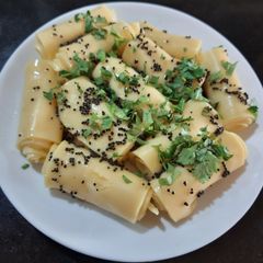 A picture of Khandvani rolls.