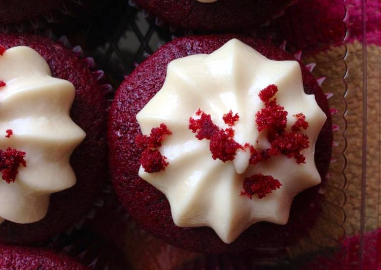 Simple Way to Prepare Homemade Red Velvet Cupcakes