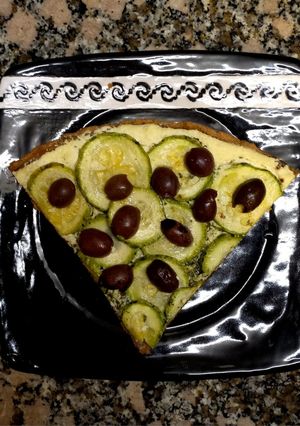 Una foto de Tarta de Zucchinis y Ricota Alimonada en Masa Integral con Provenzal