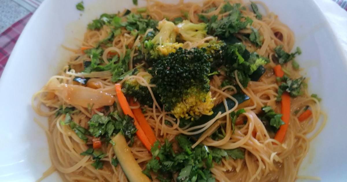 63. Fideos de arroz con hortalizas estilo thai vegano Receta de Marta W  ??‍♀️- Cookpad