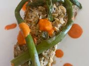 Una foto de pescado con crema de puerros