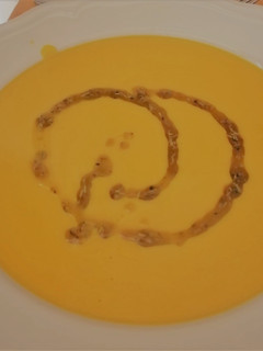 Foto principal de Crema de zanahoria y apio con aceite de hierbas
