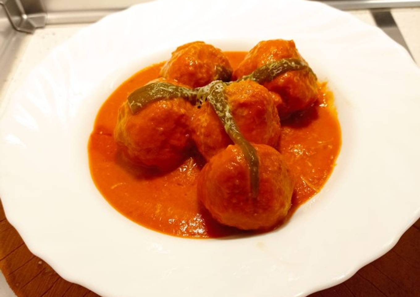 Albóndigas en salsa de pimientos asados