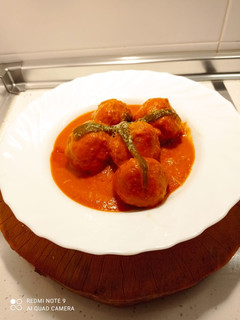 Una foto de Albóndigas en salsa de pimientos asados
