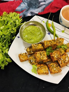 કોથંબીર વડી (Kothambir Vadi Recipe In Gujarati) રેસીપી મુખ્ય ફોટો