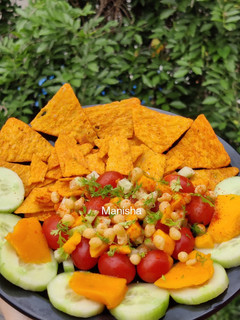 A picture of Mango Salsa with Nachos.