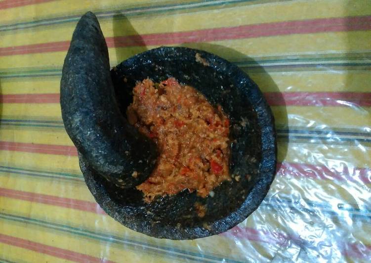 Bagaimana Membuat Sambel Cobek untuk Ikan Anti Gagal