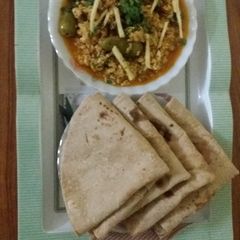 A picture of Whole Wheat Chapati with Dal qeema.