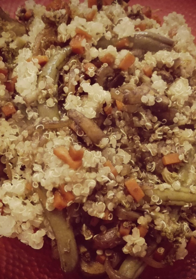 Una foto de Quinoa con verduras salteadas APTO VEGGIE / APLV