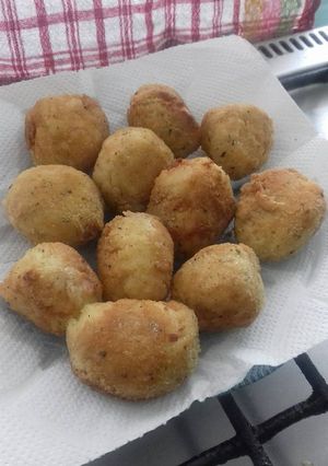 Una foto de Croquetas de arroz y queso
