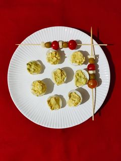 Una foto de *Huevos rellenos*🥚🥚