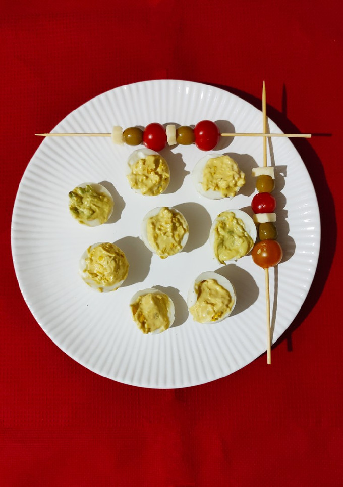 Una foto de *Huevos rellenos*🥚🥚