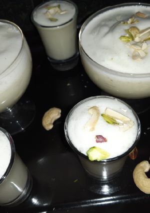 A picture of Kaju pista shake.