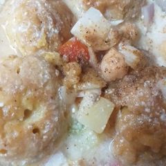 A picture of Dahi bala chana chat.